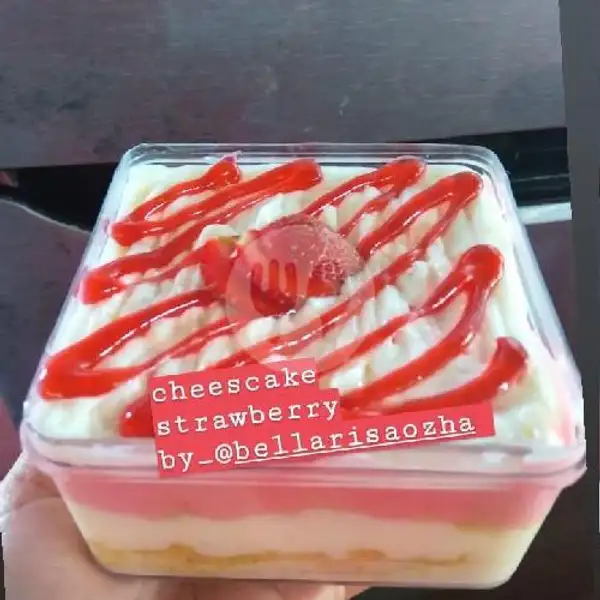 Strawberry Cake | Premium Salad Buah & Dessert Box, Kenangan