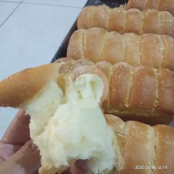 Roti sobek Durian | Laritza Donat, Tlogosari