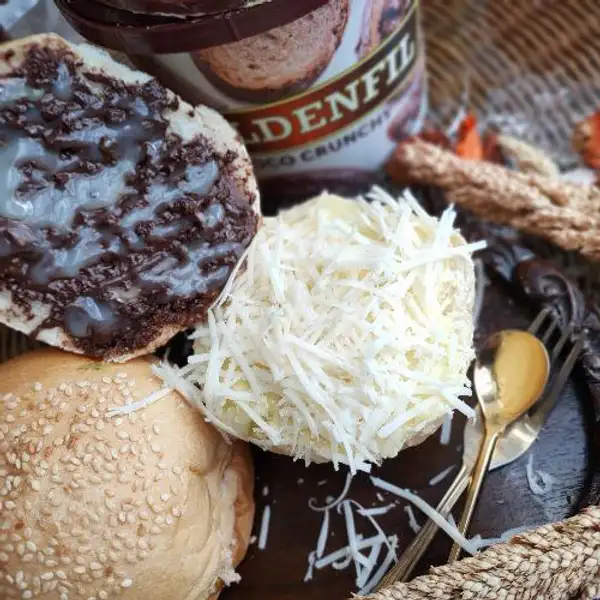 Choco + Keju + Caramel | Roti Kukus Cirjak, Harjamukti