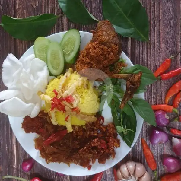 Nasi Kuning + Ayam Serundeng | Maknyus Kitchen, Jendral Sudirman