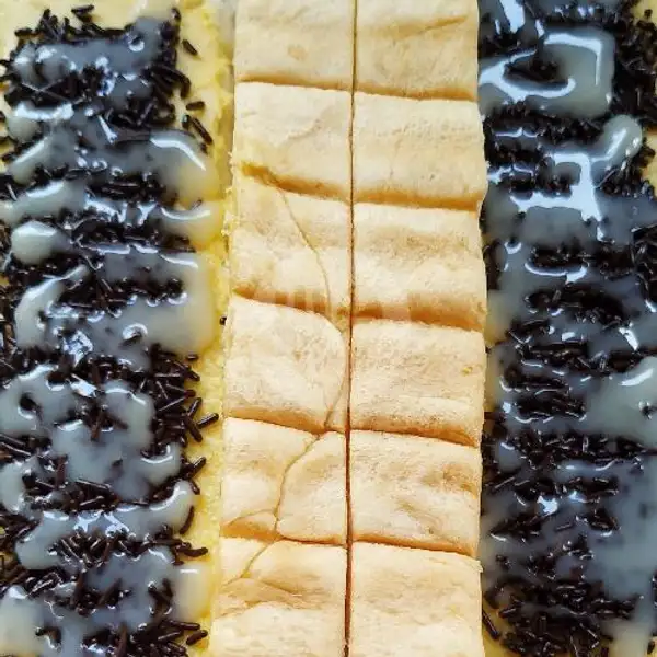 Roti Bakar Khas Bandung rasa Chococrunchy | Roti Bakar Kedai Transit, Halim Perdana Kusuma