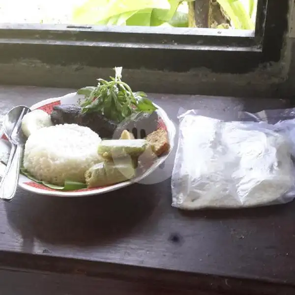 Nasi / Tanpa Nasi + 1 Pcs Ayam Bakar + Lalapan +1 (2) Irisan Tempe Tahu Goreng + Sambel  +1 (2) Krupuk Udang | MbokMu, Perum The Sun Regency