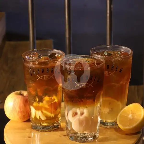 Ice Lychee Tea | Deja Brew, Margonda Raya