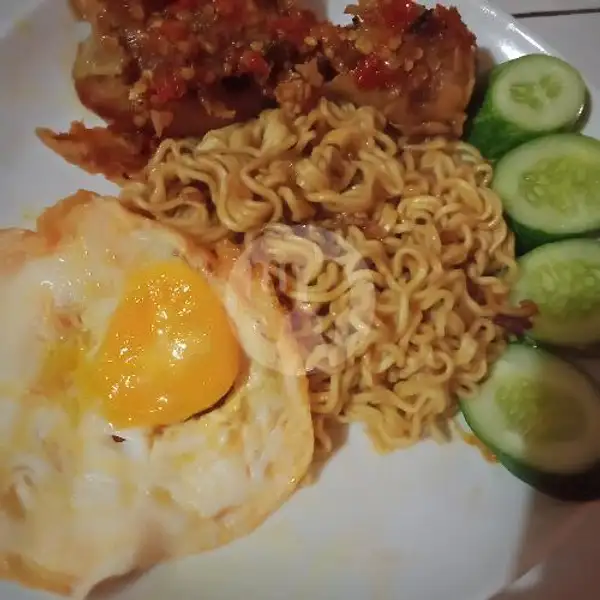 Indomie Ayam Geprek + Telur Ceplok Baraya | Kupat Tahu Baraya & Ayam Serundeng/Geprek Khas Singaparna, Pagarsih