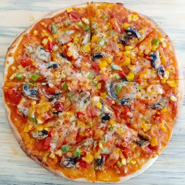 Vegetarian Pizza Large | Black and White Renon, Denpasar