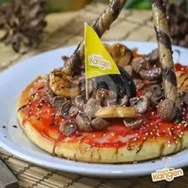 Pizza Strawberry Bokin | YesCafe, Ahmad Yani