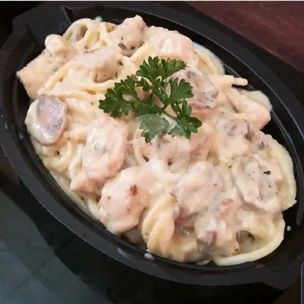 Spaghetti Chicken Mushroom Carbonara | Dhapoer Pasta, Sidorejo
