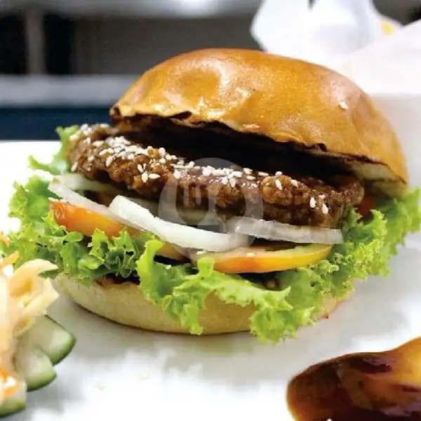 Beef Burger | Swiss-Belinn Panakukkang Makassar, La Pizza