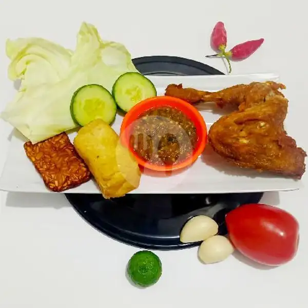 Ayam goreng tanpa nasi sambal hijau | Lalapan Al Hijrah