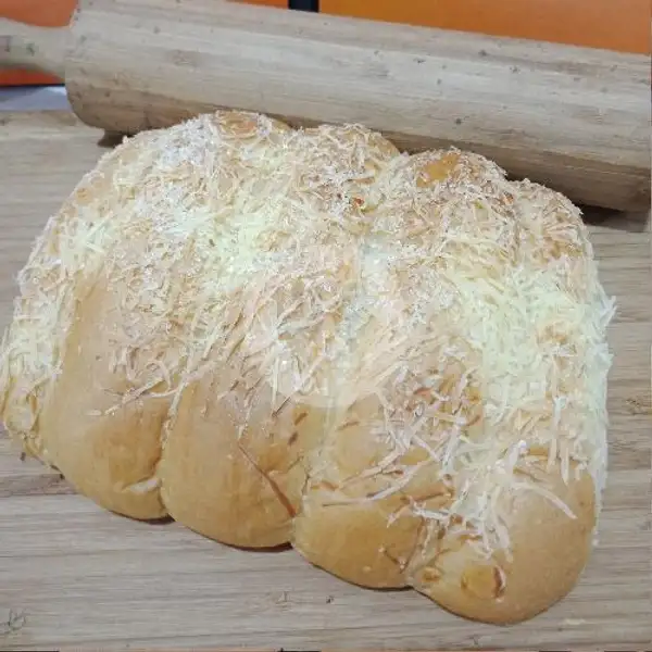Roti Sobek Keju | Maxims Bakery & Cafe, Lubuk Baja