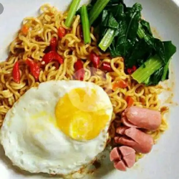 Indomie goreng sostel (sosis+telor ceplok) | Warung 3R9, Kendangsari