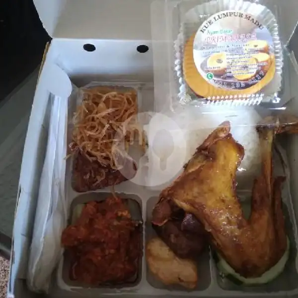 Nasi Ayam Special + Kue Lumpur | Ayam Bakar Primarasa, Dr Soetomo