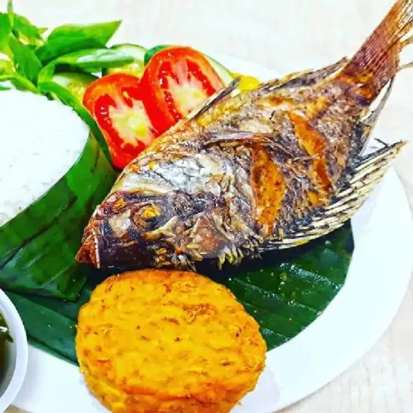 Ikan Nila Goreng Nasi Tahu Tempe + Es Teh Manis | Dapoer Mukbang, Citalang Raya