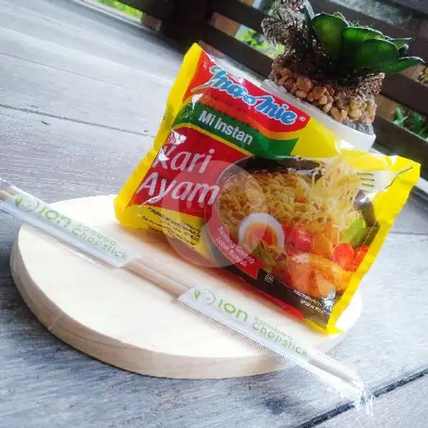 Indomie Kari Ayam + Es Teh Manis | Indomie Warmindo ala Bun Bun, Tegalrejo