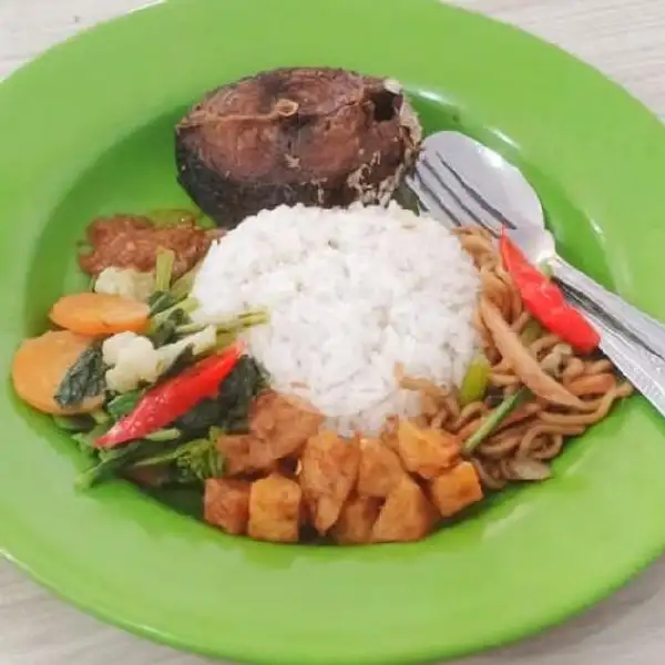 Nasi Campur + Ikan Tongkol Bali | Warung Makan Tegal Sederhana