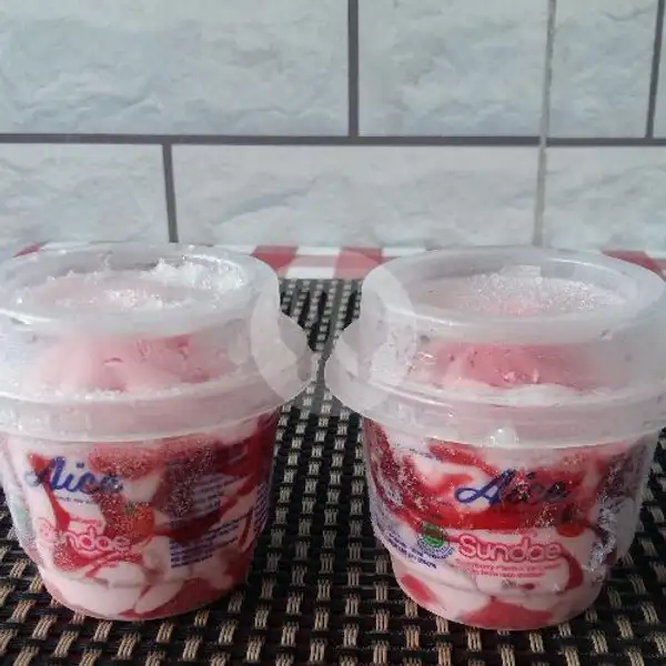 Sundae Strawberry Cup | Nasi Rempah Ayam Suwir