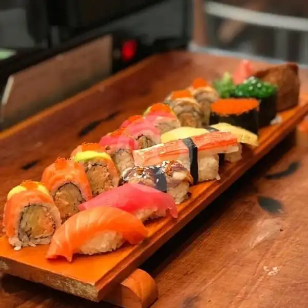 SUSHI DELUXE | Fuji Japanese Cafe, Raya Tidar