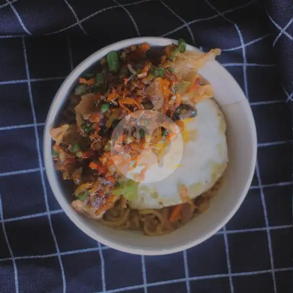 Indomie Goreng Ayam Sambal Matah | Mon Kitchen (Bakery & Cafe), Batam Center