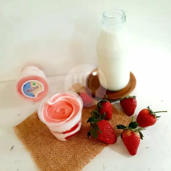 Yogurt Strawberry Cheesecake In Cup | Yoichiz Partner