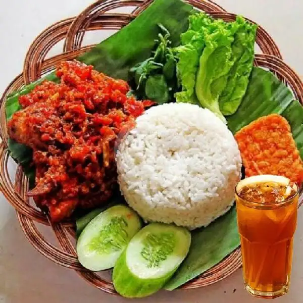 Paket Nasi Ayam Geprek + Es Teh | Pop Ice & Takoyaki Ruby, Tegalsari