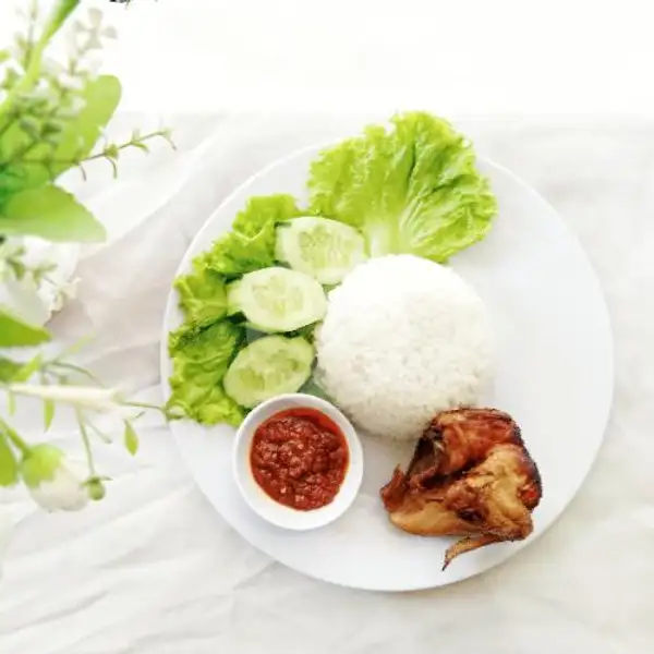 Nasi Ayam Goreng Bacem Dada | Lotek Jogja Bu Giya, Pulau Ambon