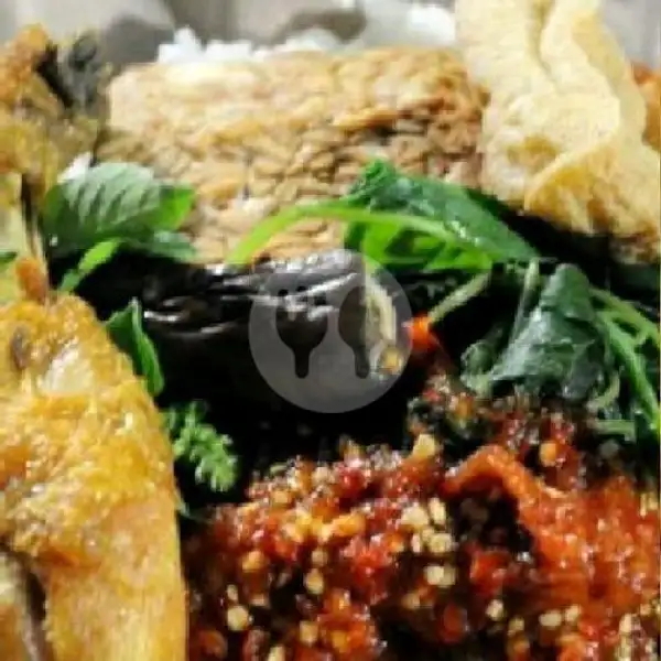 Nasi Tempong Ayam Lengkap Khas J-J + Es Teh | Sup Iga J-J, Denpasar Utara