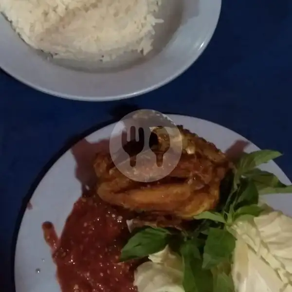 Ayam Dada Penyet + Nasi (Sambal+lalapan+tempe Goreng) Free Es Teh Tawar | Kedai Mba Wati, Haji Nasir
