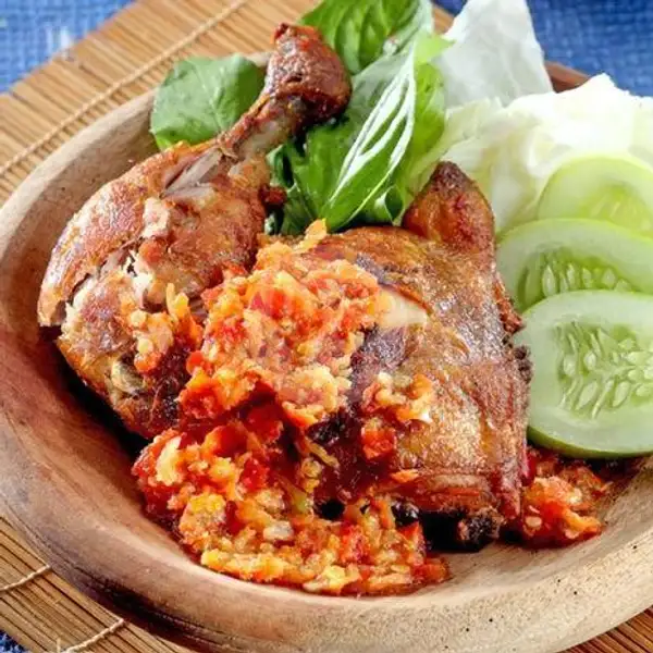 Ayam Goreng Penyet Sambal Pedas | Ayam Bakar Bang Juna, Pondok Gede