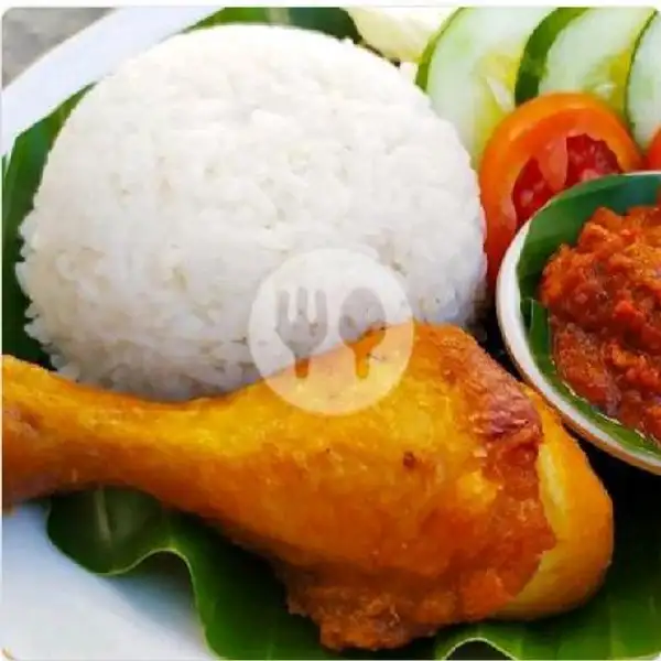 Ayam Goreng / Geprek Paha Bawah + Nasi + Lalapan | Dessert Oreo Mega Bintang, Cendrawasih