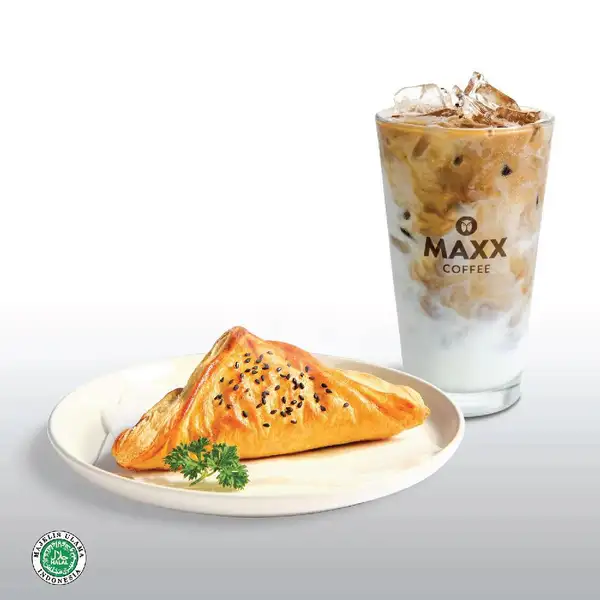 Mushroom Puff & Café Latte Medium | Maxx Coffee, Siloam Makassar