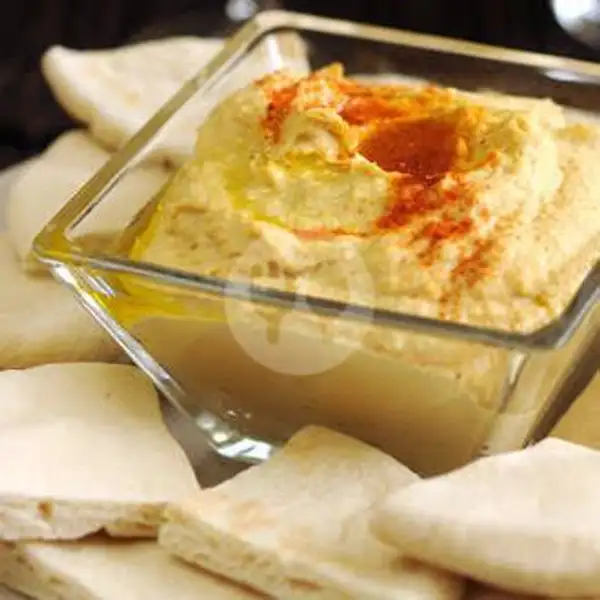 Khubus/roti + Humus | Madinah Food Mata'am, Comal 2