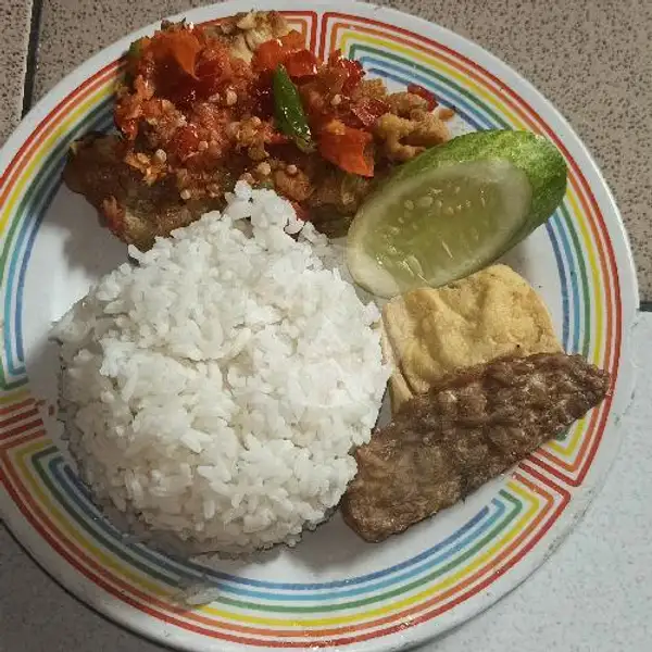 Nasi Ayam Geprek Sambal Mentah | Sego Sambel Bluru Dan Es Air Mata Kucing & Teh Nusa, Perum. Bluru Permai