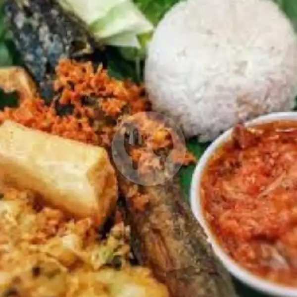 Lele Goreng + Nasi | Lalapan Sidomulyo Cong Wildan, Tukad Batanghari