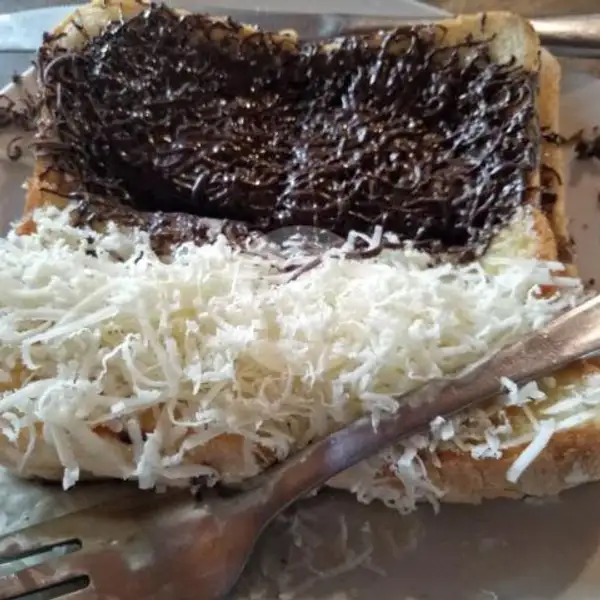 Roti Kukus Choco Crunchy + Keju | Kedai Street Food, Balongsari Tama Selatan X Blok 9E/12