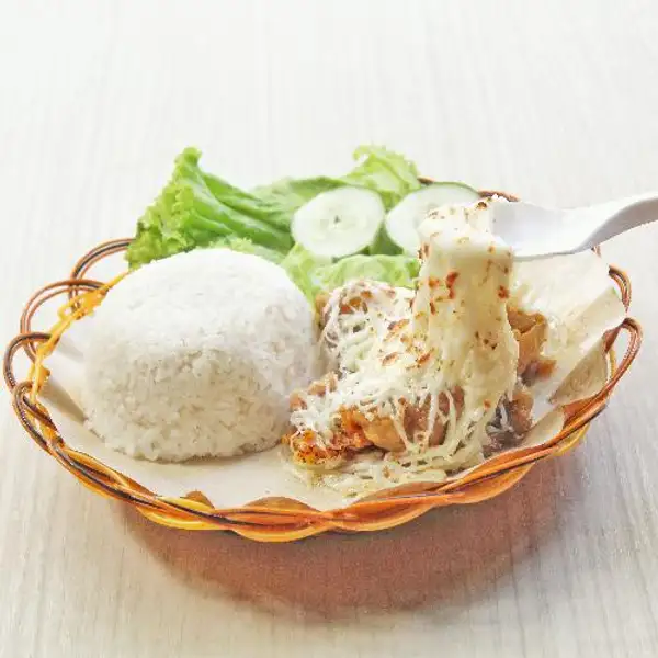 Nasi Kulit Mozarella | Resto Mau? (Ayam Geprek, Indomie, Paru, Pisang Keju), Gubeng
