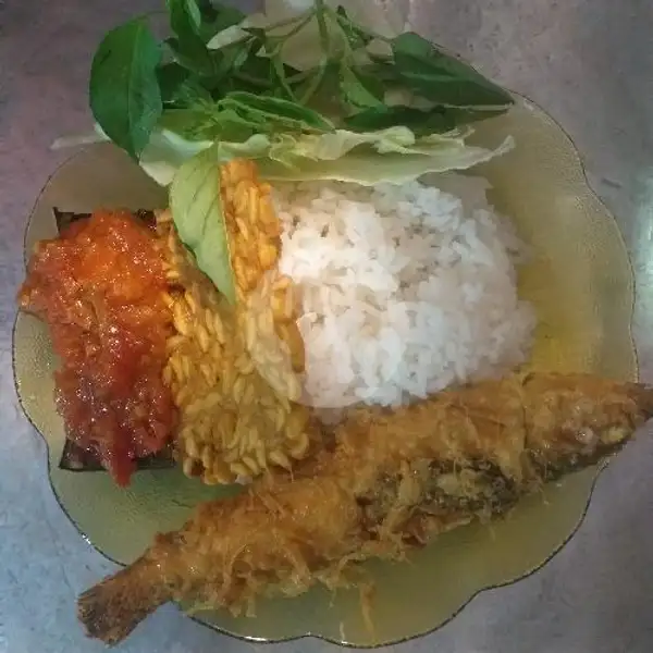 1paket Pake Nasi(bandeng Tahu Tempe Sambal Lalapan) | Nasi Goreng & Ayam Goreng Tunggal, Madyopuro