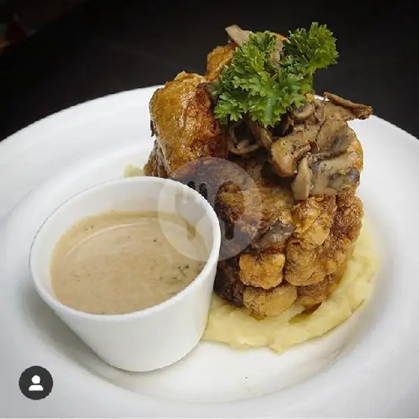Crispy Pork Belly | Carnivor Steak & Grill, Surabaya