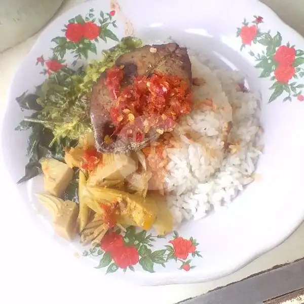 Nasi Ikan Tongkol Goreng | Warung Makan Fajri Ketupat Sayur, Ruko Duren Sawit