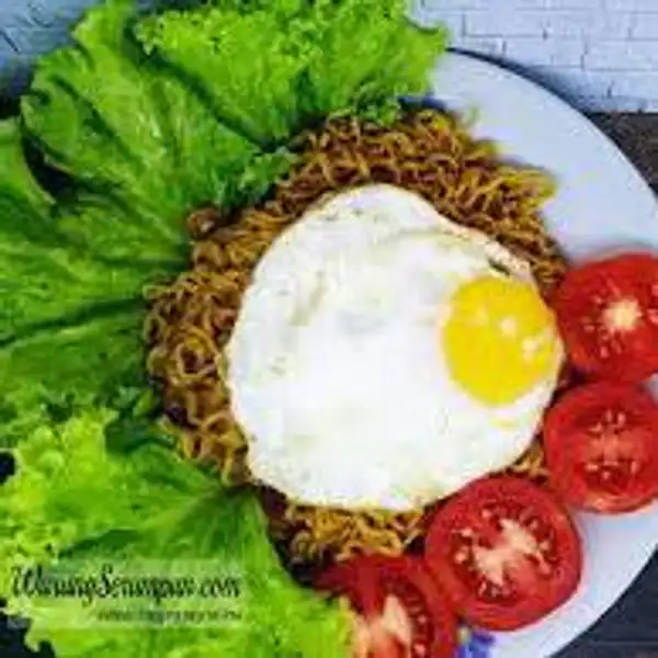 Indomie Goreng Telur Ceplok / Dadar | Ayam Geprek Farish, Tlogosari Kulon