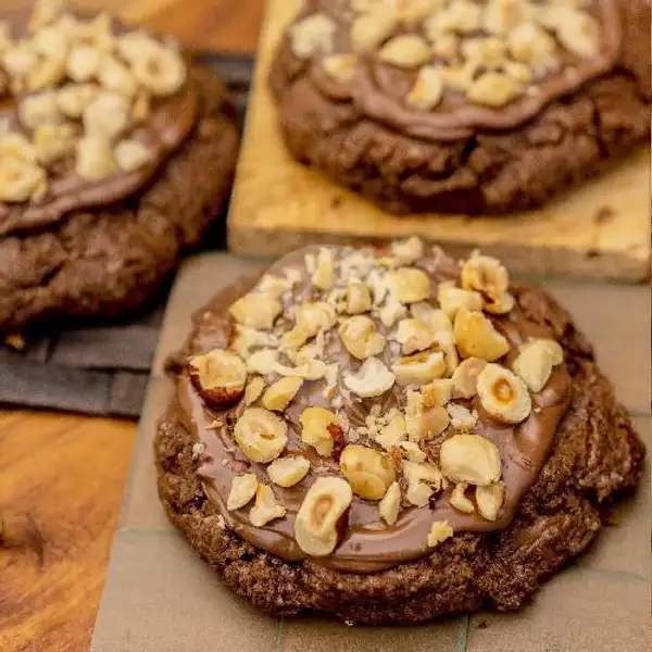 Milk Chocolate Cookie with Nutella and Hazelnut | Gumi Cookies, Denpasar