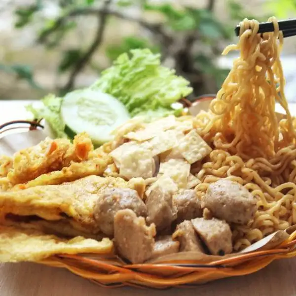 Indomie Tri In Wan | Resto Mau? (Ayam Geprek, Indomie, Paru, Pisang Keju), Gubeng