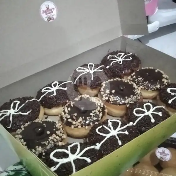 Donat Isi 12/15 Full Coklat | Jelita's Donut & Cake, Kembangan