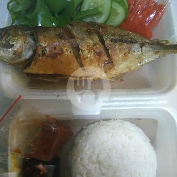 Ikan Selar Sambal Trasi + Nasi | Ayam Geprek Ceria (Pedasnya Pool), Bunga Raya