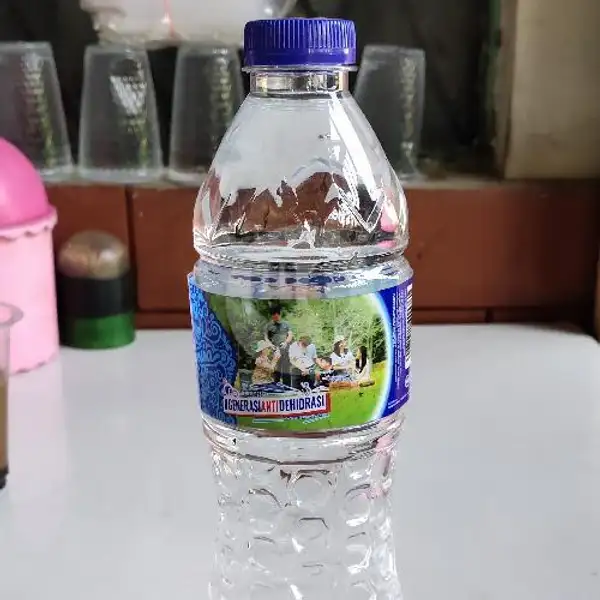 Air Botol Kemasan | Warung Sate Madura Pak Soleh, Medan Satria