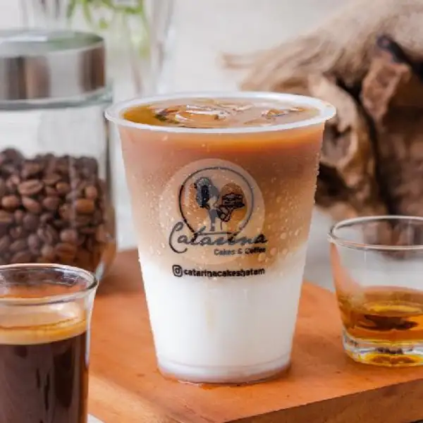 Vanilla Latte (Cold) | Catarina Cakes & Coffee, Batam Kota