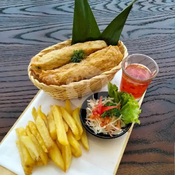 Deep Fried Fish Rolled With Asian Coeslaw | Foodpedia Sentul Bell's Place, Babakan Madang