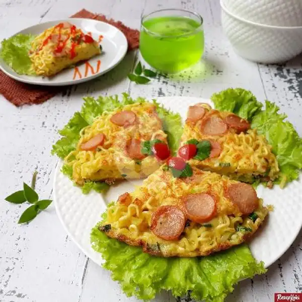 Omelette Sosis Mie Saos Sambal | Ketoprak Ibu Zaenab, Kulit