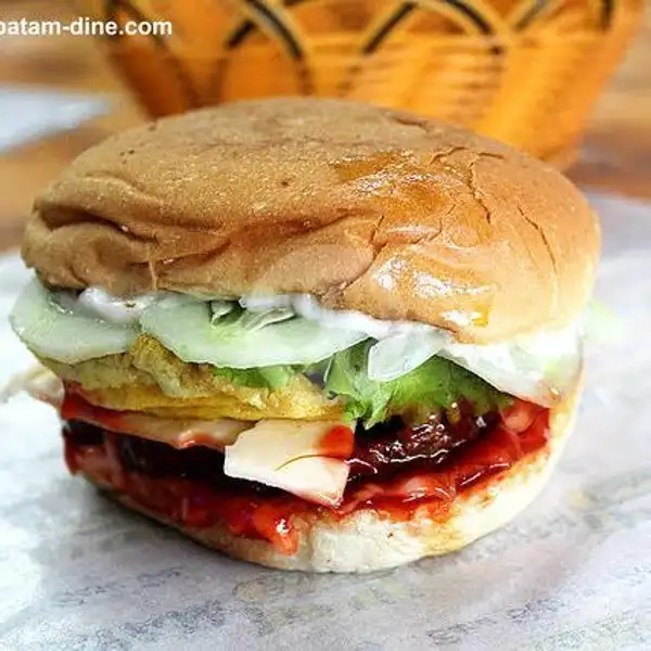 Burger Sapi Telur | Kedai Street Food, Balongsari Tama Selatan X Blok 9E/12