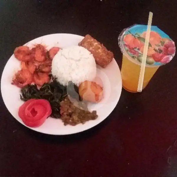 Nasi+udang Balado+tempe/tahu+es Jeruk+sayur+sambal | Warung Inang Masakan Padang, Tukad Banyusari