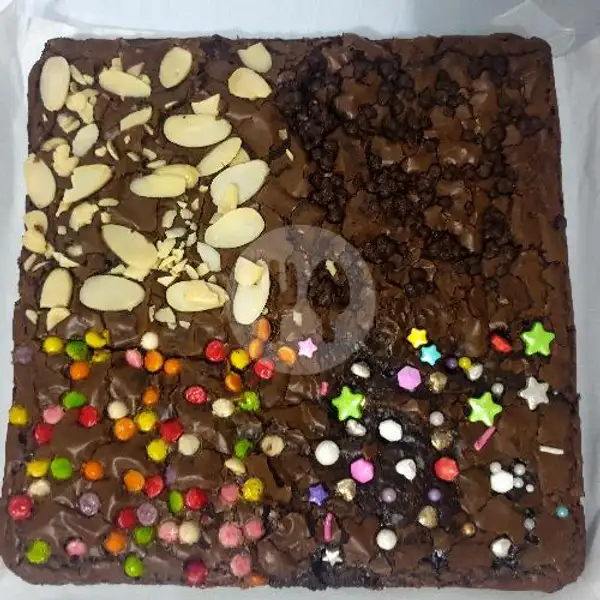 Brownies 20x20cm 4 Topping | Chicken Crispy Wings by Nina